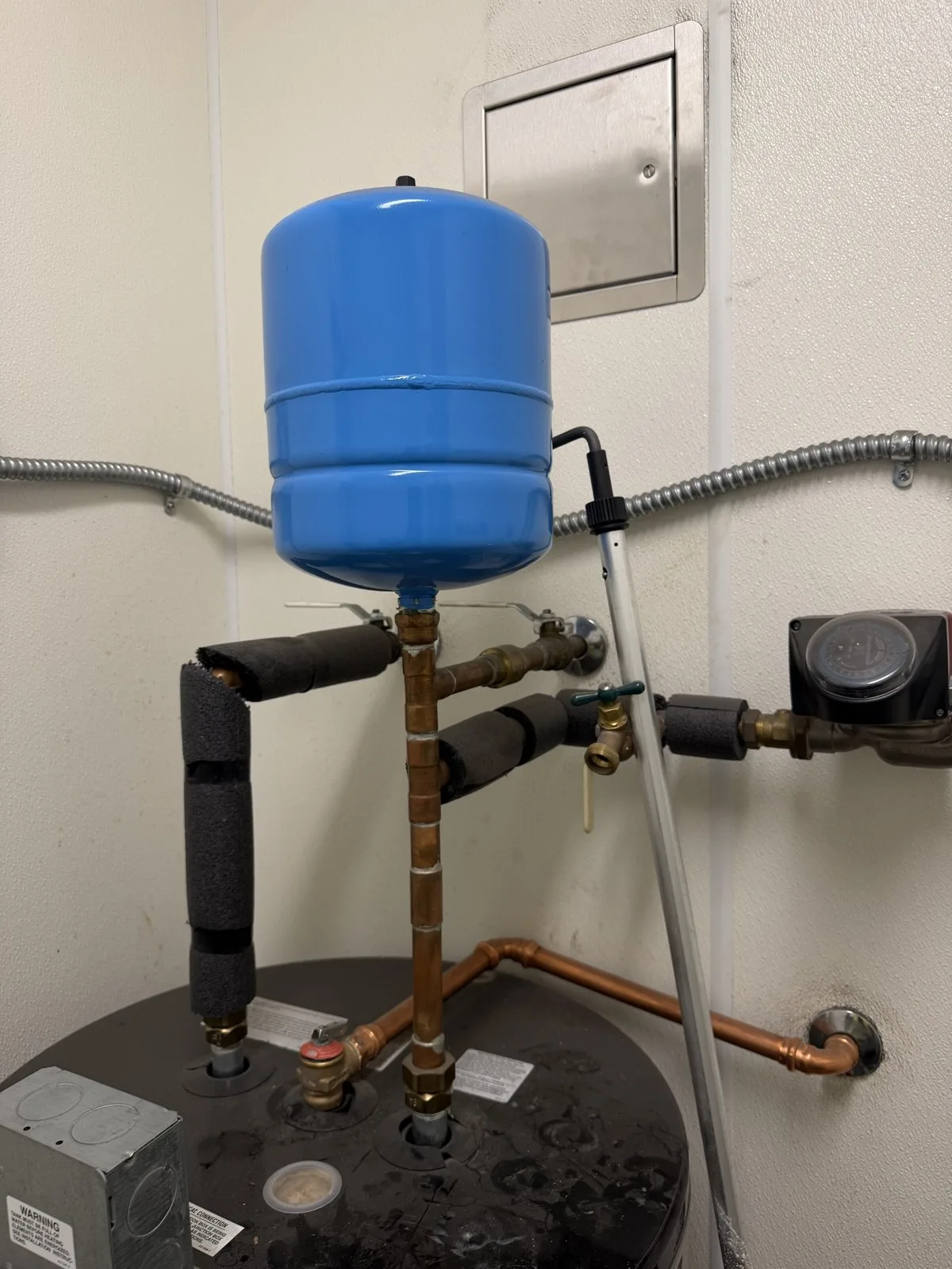 480-volt Rheem replaced with A.O. Smith DEN-52 at Montclair medical building, photo 4 of 9
