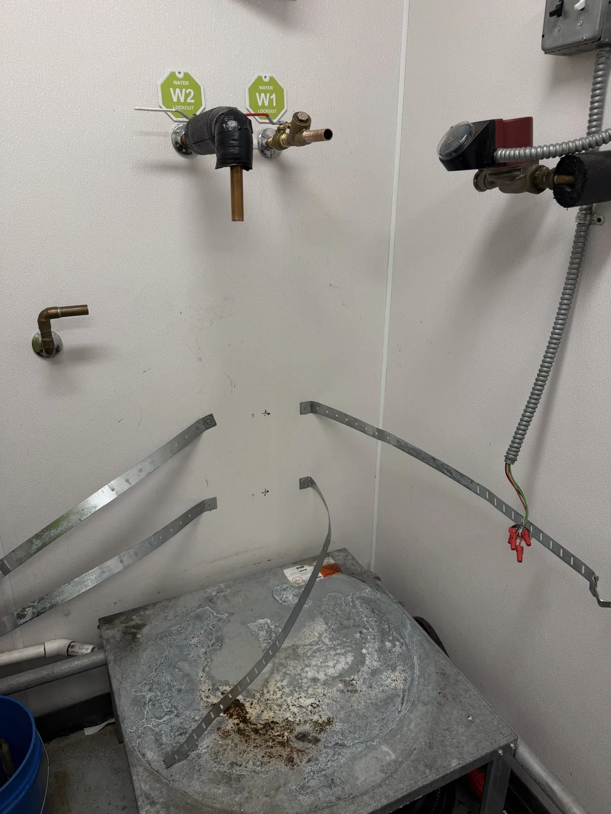 480-volt Rheem replaced with A.O. Smith DEN-52 at Montclair medical building, photo 6 of 9